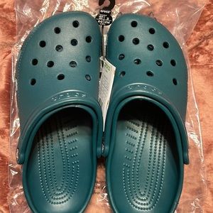 NWT Evergreen Croc Clogs